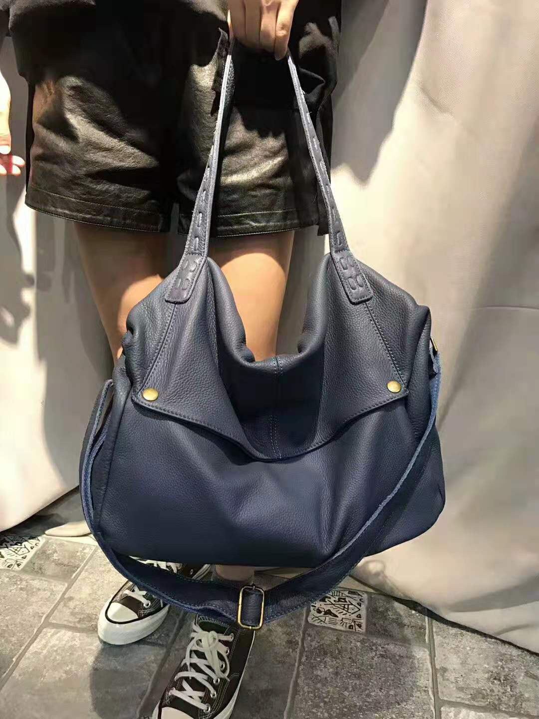 Top Layer Cowhide Large Capacity Shoulder Bag